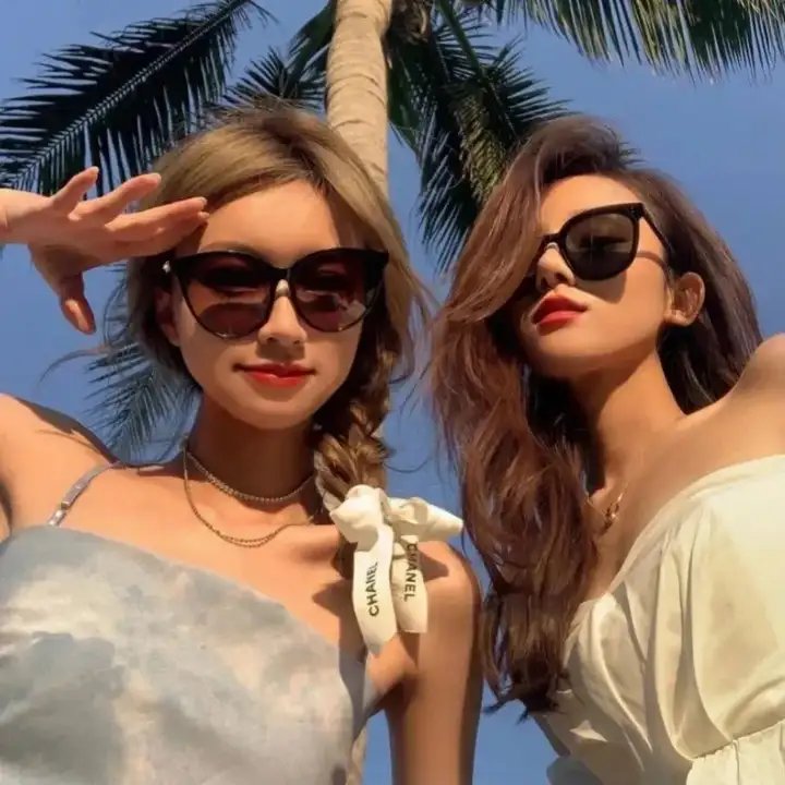 幸福的旁边 海报